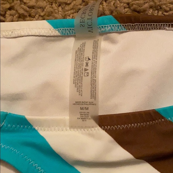 Bikini - Picture 3 of 4